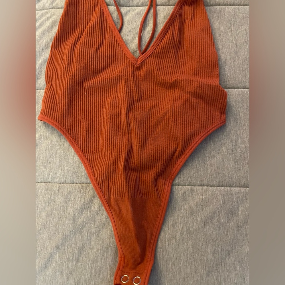 High cut V neck bodysuit xs - Picture 4 of 9